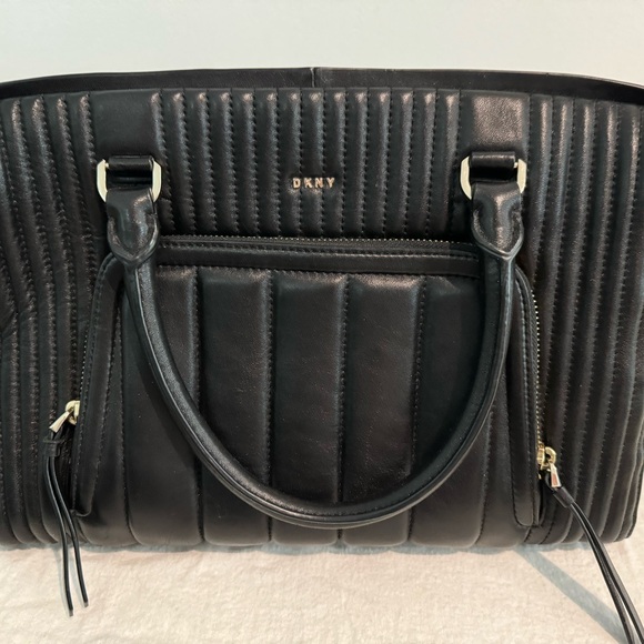 Stunning soft calf leather DKNY bag in very good condition. - Picture 2 of 4